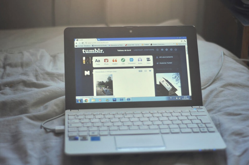 a photo of a laptop displaying tumblr website with added effects from tumblr editing apps