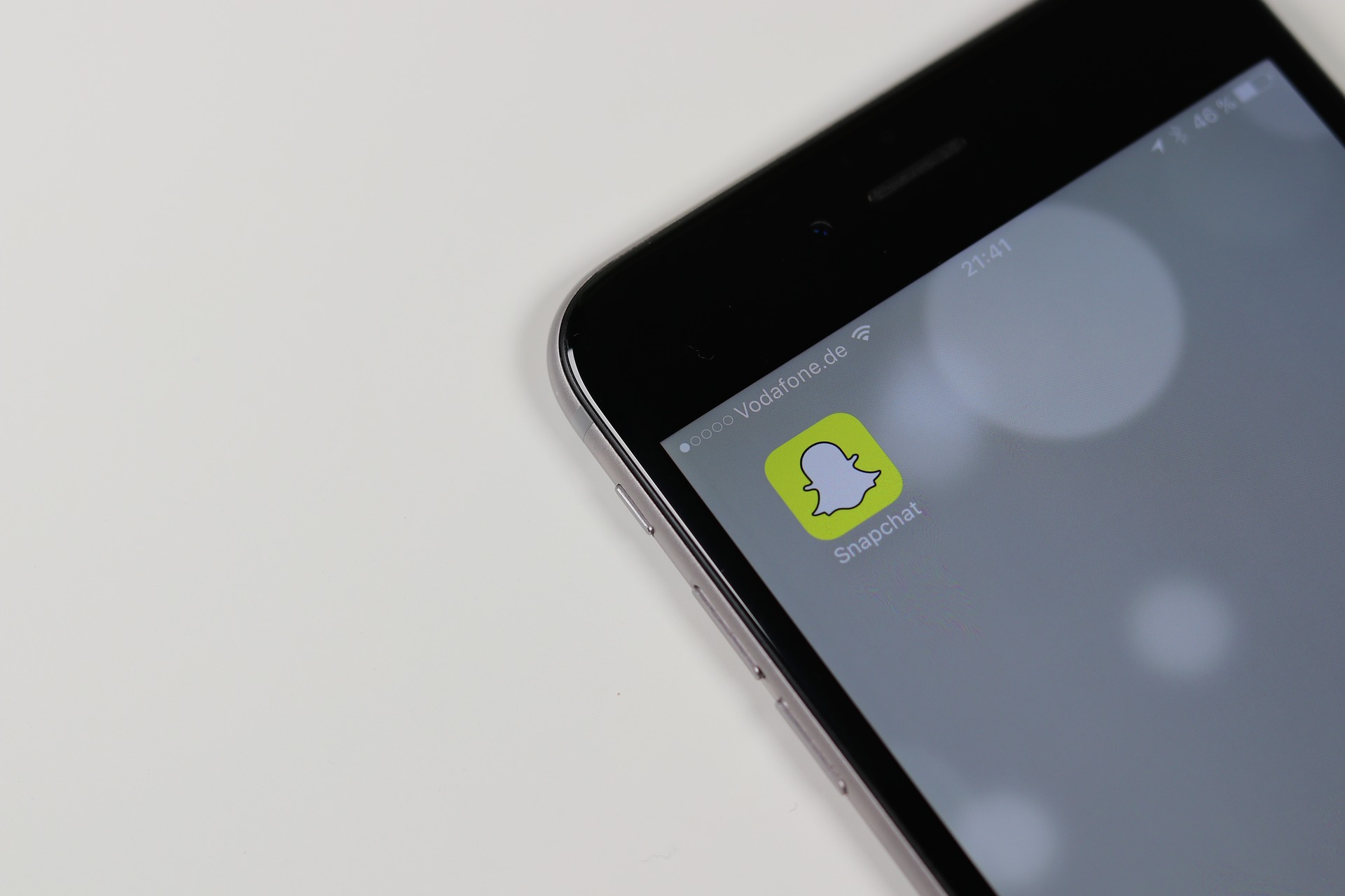 Snapchat icon app flash on the iphone screen